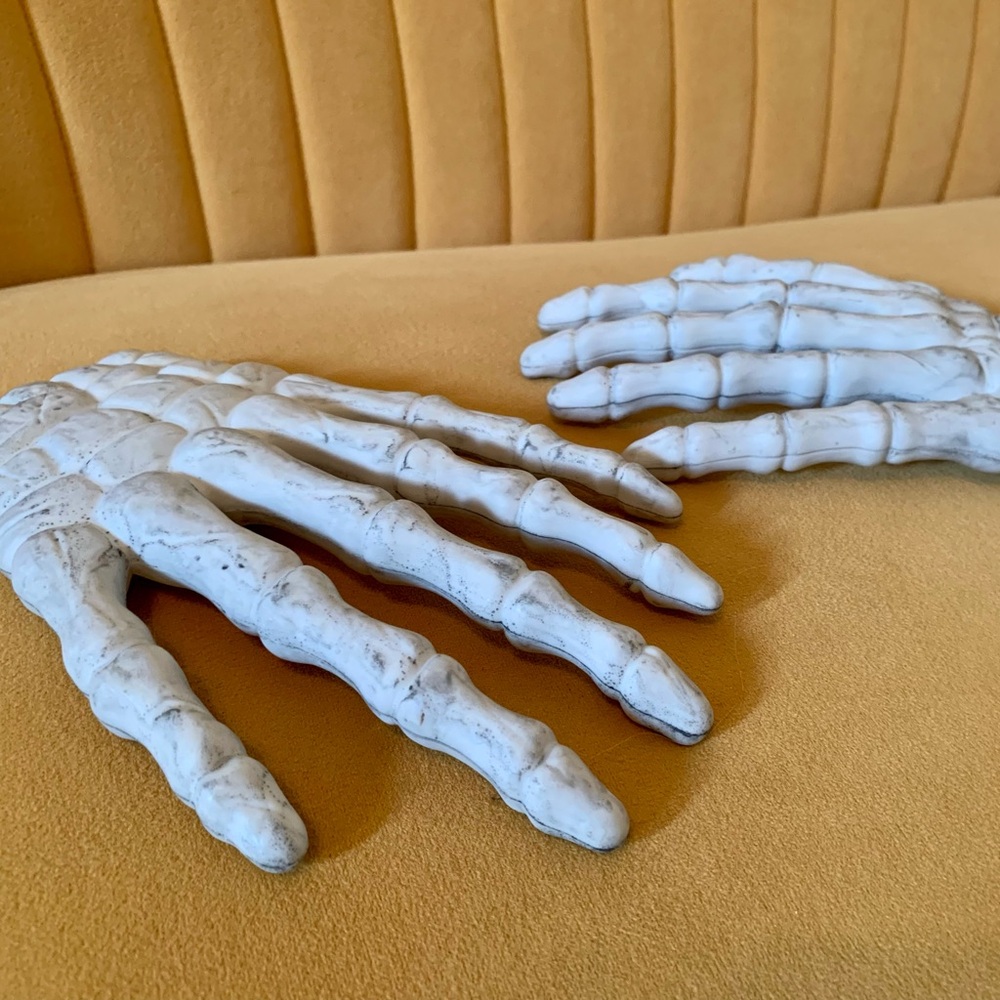 Skeleton hands - Picture 3 of 4